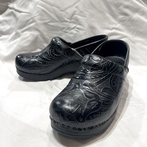 Dansko embossed leather clogs with rubber sole. Size 37 (US 6.5- 7)